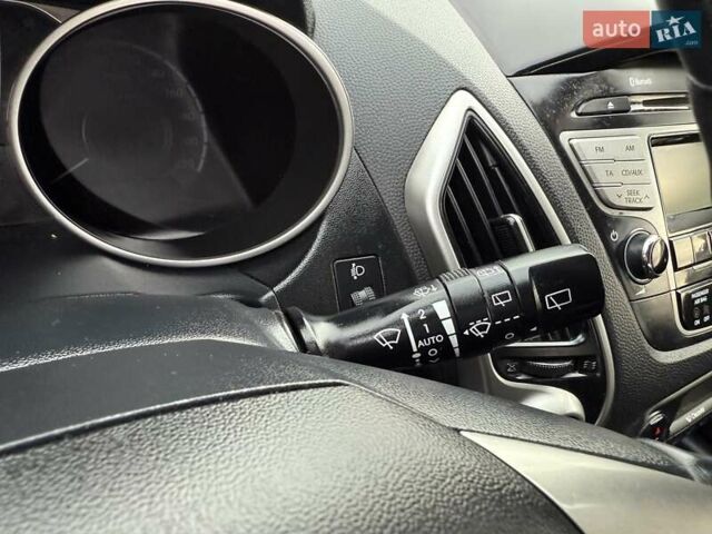 Білий Хендай іх35, об'ємом двигуна 2 л та пробігом 133 тис. км за 9600 $, фото 27 на Automoto.ua