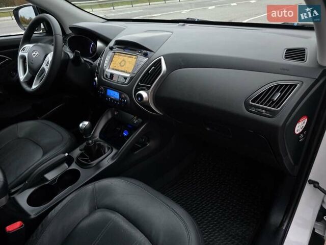 Белый Хендай их35, объемом двигателя 2 л и пробегом 211 тыс. км за 12999 $, фото 39 на Automoto.ua