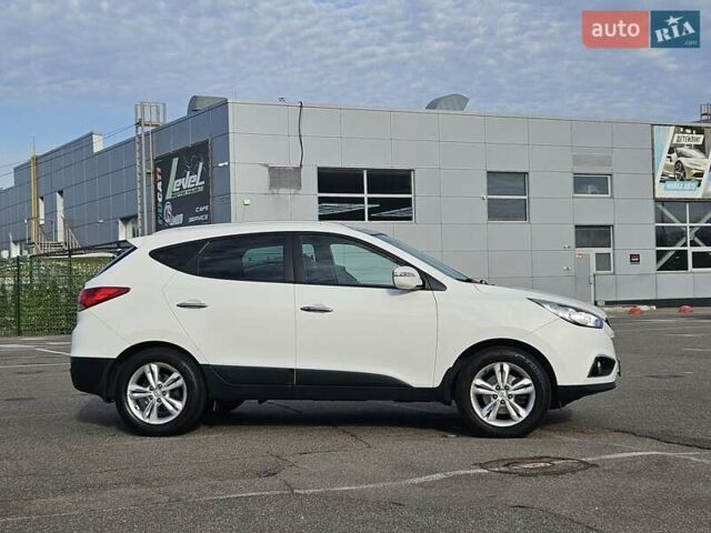 Белый Хендай их35, объемом двигателя 2 л и пробегом 137 тыс. км за 12600 $, фото 25 на Automoto.ua