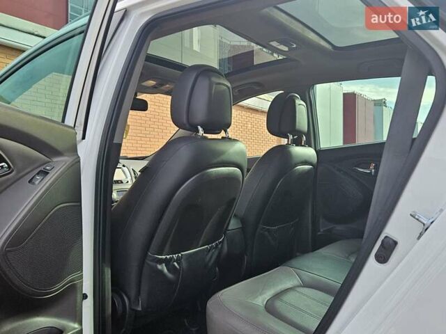 Белый Хендай их35, объемом двигателя 2 л и пробегом 137 тыс. км за 12600 $, фото 37 на Automoto.ua