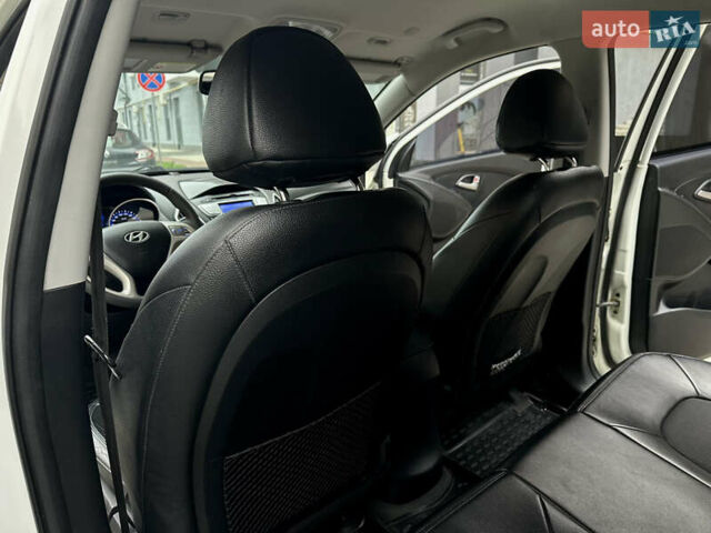 Белый Хендай их35, объемом двигателя 2 л и пробегом 178 тыс. км за 11900 $, фото 41 на Automoto.ua