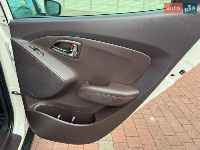 Білий Хендай іх35, об'ємом двигуна 2 л та пробігом 169 тис. км за 13800 $, фото 15 на Automoto.ua