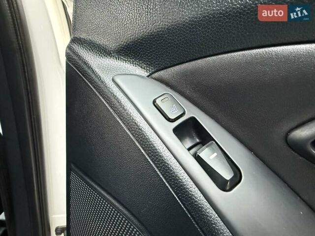 Білий Хендай іх35, об'ємом двигуна 2 л та пробігом 132 тис. км за 9999 $, фото 66 на Automoto.ua