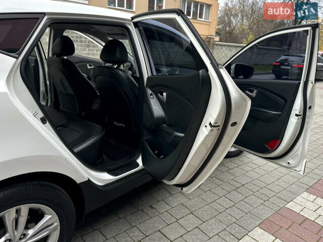 Белый Хендай их35, объемом двигателя 2 л и пробегом 178 тыс. км за 11900 $, фото 46 на Automoto.ua