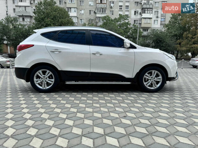 Білий Хендай іх35, об'ємом двигуна 2 л та пробігом 101 тис. км за 14300 $, фото 24 на Automoto.ua