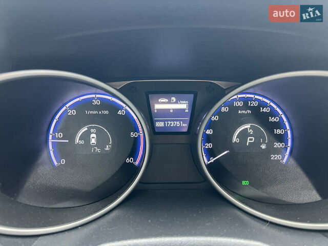 Белый Хендай их35, объемом двигателя 2 л и пробегом 172 тыс. км за 14900 $, фото 21 на Automoto.ua