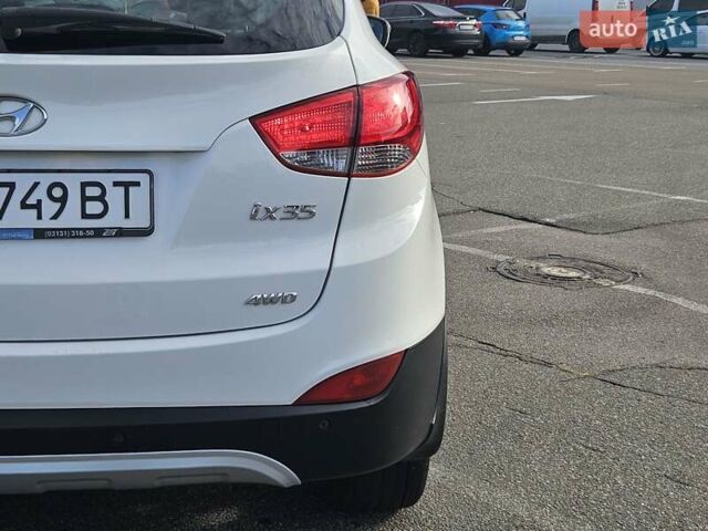 Белый Хендай их35, объемом двигателя 2 л и пробегом 137 тыс. км за 12600 $, фото 30 на Automoto.ua