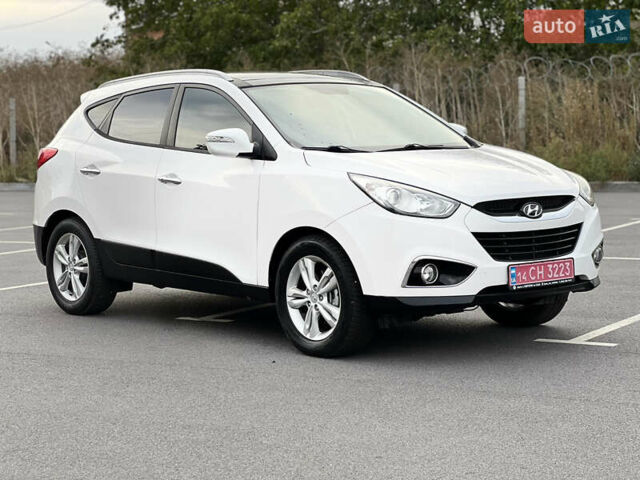 Белый Хендай их35, объемом двигателя 2 л и пробегом 172 тыс. км за 15500 $, фото 3 на Automoto.ua