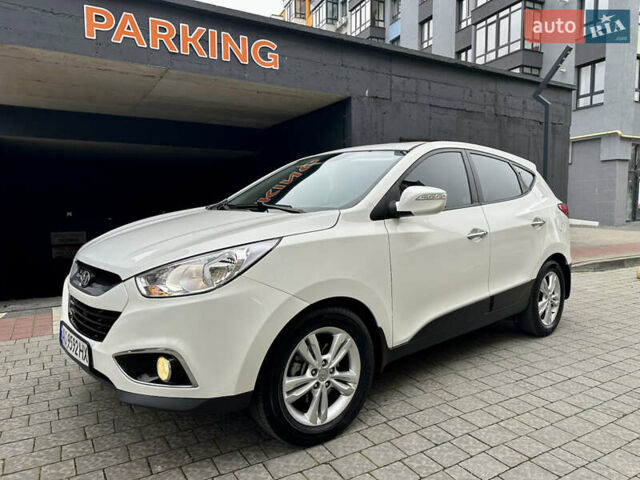 Белый Хендай их35, объемом двигателя 2 л и пробегом 178 тыс. км за 11900 $, фото 2 на Automoto.ua