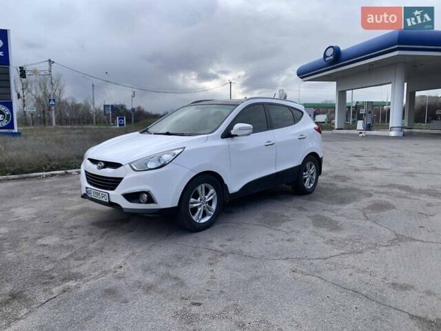 Белый Хендай их35, объемом двигателя 2 л и пробегом 143 тыс. км за 13700 $, фото 9 на Automoto.ua