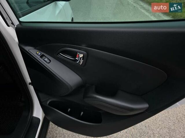 Белый Хендай их35, объемом двигателя 2 л и пробегом 211 тыс. км за 12999 $, фото 56 на Automoto.ua