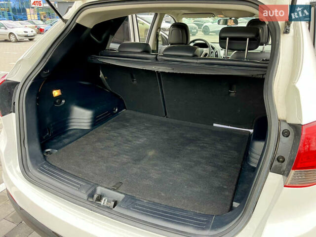 Белый Хендай их35, объемом двигателя 2 л и пробегом 168 тыс. км за 11800 $, фото 15 на Automoto.ua