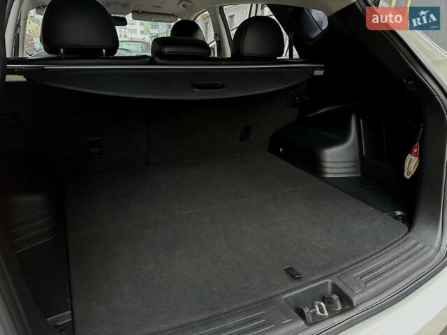 Белый Хендай их35, объемом двигателя 2 л и пробегом 178 тыс. км за 11900 $, фото 71 на Automoto.ua