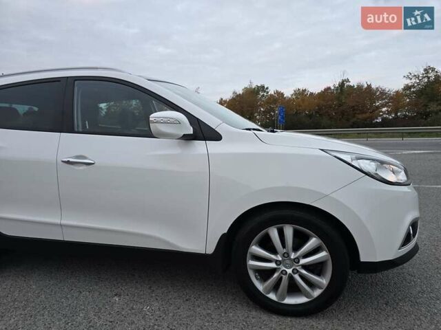 Белый Хендай их35, объемом двигателя 2 л и пробегом 211 тыс. км за 12999 $, фото 16 на Automoto.ua