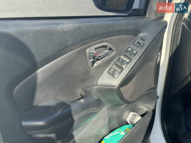 Білий Хендай іх35, об'ємом двигуна 1.69 л та пробігом 248 тис. км за 11450 $, фото 19 на Automoto.ua