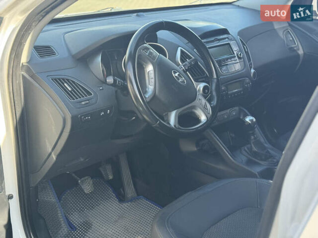 Білий Хендай іх35, об'ємом двигуна 1.69 л та пробігом 248 тис. км за 11450 $, фото 17 на Automoto.ua