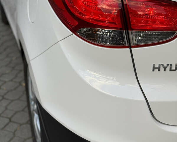 Белый Хендай их35, объемом двигателя 2 л и пробегом 204 тыс. км за 13950 $, фото 16 на Automoto.ua