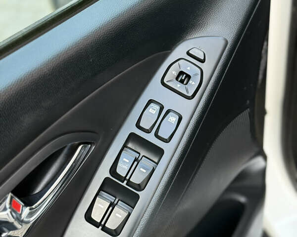 Белый Хендай их35, объемом двигателя 2 л и пробегом 204 тыс. км за 13950 $, фото 32 на Automoto.ua