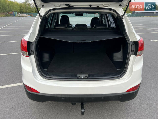 Белый Хендай их35, объемом двигателя 2 л и пробегом 172 тыс. км за 15500 $, фото 11 на Automoto.ua