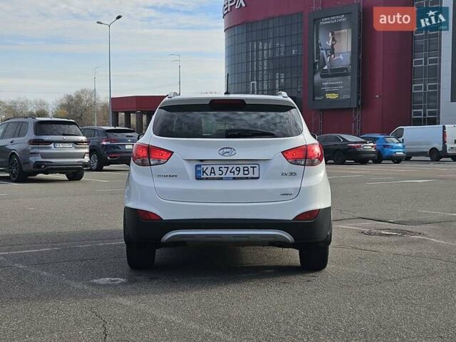 Белый Хендай их35, объемом двигателя 2 л и пробегом 137 тыс. км за 12600 $, фото 29 на Automoto.ua