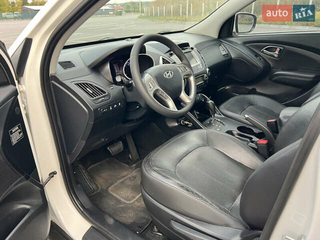 Белый Хендай их35, объемом двигателя 2 л и пробегом 172 тыс. км за 15500 $, фото 29 на Automoto.ua