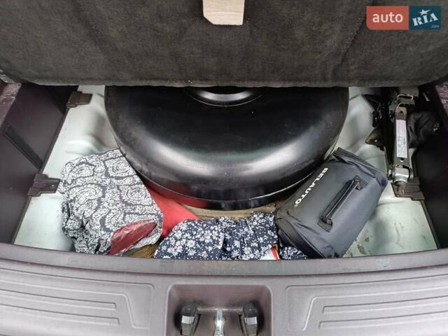 Белый Хендай их35, объемом двигателя 2 л и пробегом 144 тыс. км за 14100 $, фото 10 на Automoto.ua