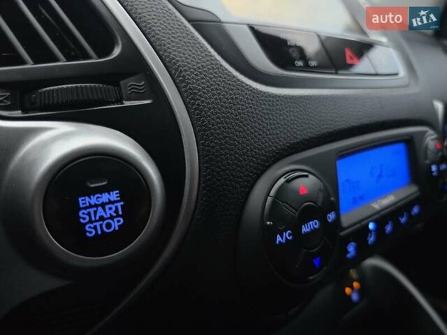 Белый Хендай их35, объемом двигателя 2 л и пробегом 211 тыс. км за 12999 $, фото 43 на Automoto.ua