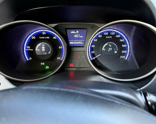 Белый Хендай их35, объемом двигателя 2 л и пробегом 204 тыс. км за 13950 $, фото 35 на Automoto.ua