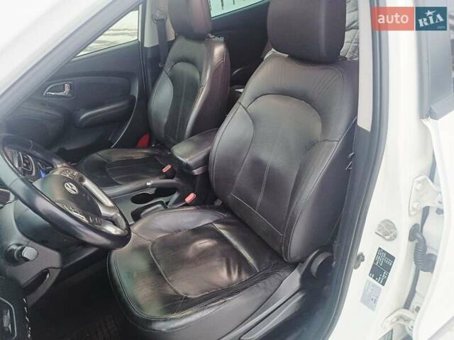 Білий Хендай іх35, об'ємом двигуна 2 л та пробігом 245 тис. км за 12000 $, фото 39 на Automoto.ua