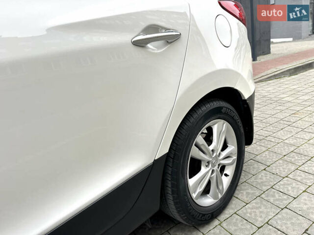 Белый Хендай их35, объемом двигателя 2 л и пробегом 178 тыс. км за 11900 $, фото 76 на Automoto.ua