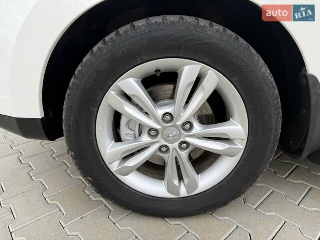 Білий Хендай іх35, об'ємом двигуна 2 л та пробігом 132 тис. км за 9999 $, фото 11 на Automoto.ua