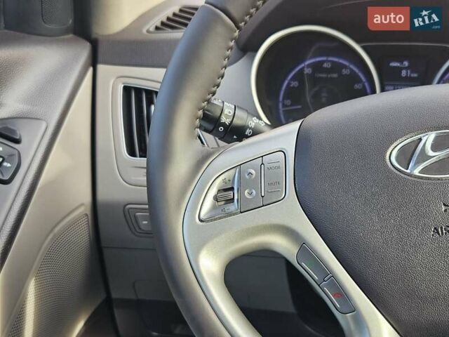 Белый Хендай их35, объемом двигателя 2 л и пробегом 137 тыс. км за 12600 $, фото 11 на Automoto.ua