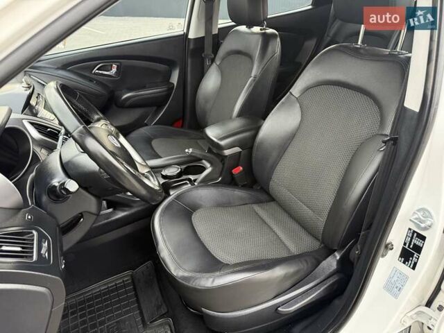 Білий Хендай іх35, об'ємом двигуна 2 л та пробігом 133 тис. км за 9600 $, фото 24 на Automoto.ua