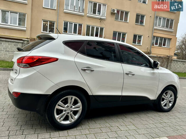 Белый Хендай их35, объемом двигателя 2 л и пробегом 178 тыс. км за 11900 $, фото 84 на Automoto.ua