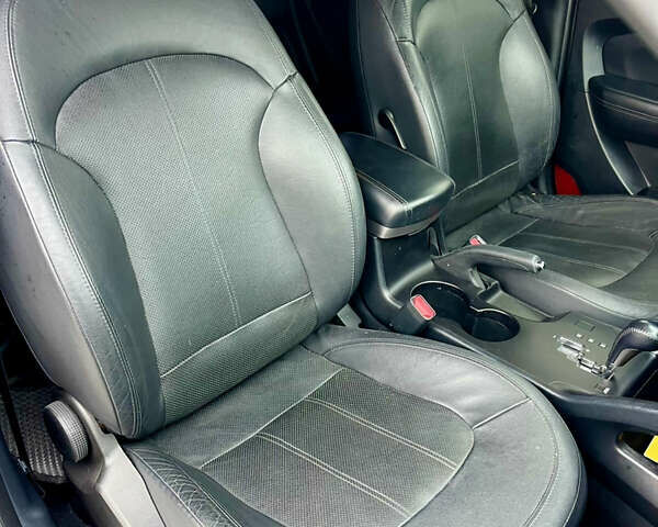 Белый Хендай их35, объемом двигателя 2 л и пробегом 168 тыс. км за 11800 $, фото 28 на Automoto.ua