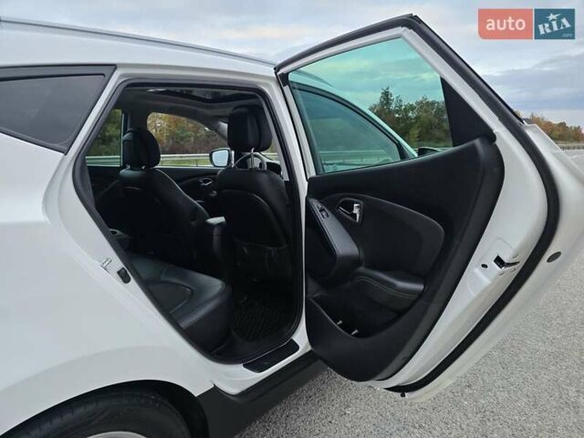 Белый Хендай их35, объемом двигателя 2 л и пробегом 211 тыс. км за 12999 $, фото 55 на Automoto.ua