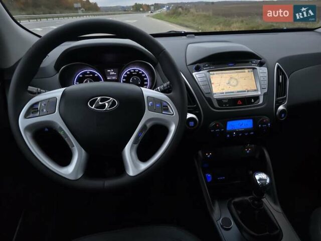 Белый Хендай их35, объемом двигателя 2 л и пробегом 211 тыс. км за 12999 $, фото 34 на Automoto.ua