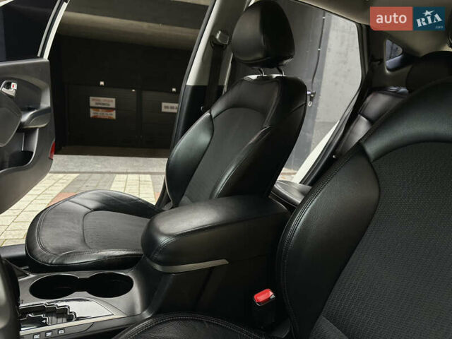 Белый Хендай их35, объемом двигателя 2 л и пробегом 178 тыс. км за 11900 $, фото 34 на Automoto.ua