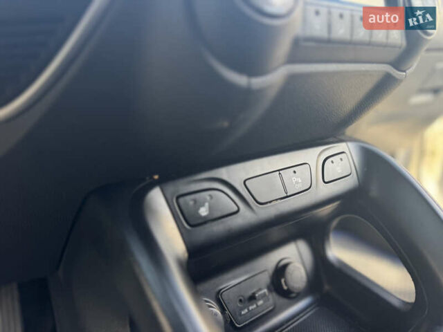 Білий Хендай іх35, об'ємом двигуна 1.69 л та пробігом 248 тис. км за 11450 $, фото 23 на Automoto.ua