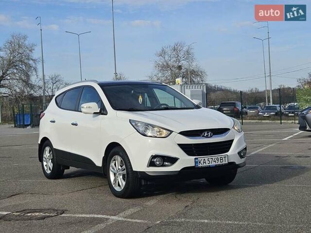 Белый Хендай их35, объемом двигателя 2 л и пробегом 137 тыс. км за 12600 $, фото 24 на Automoto.ua