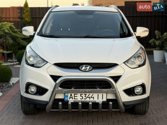 Білий Хендай іх35, об'ємом двигуна 2 л та пробігом 101 тис. км за 13800 $, фото 1 на Automoto.ua