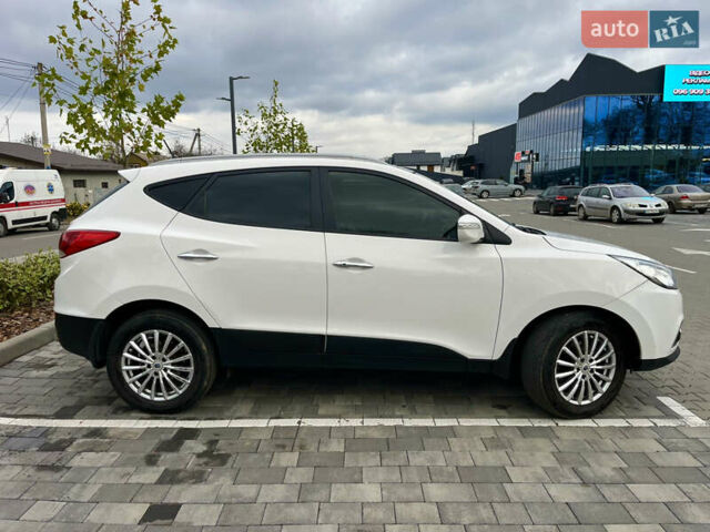 Белый Хендай их35, объемом двигателя 2 л и пробегом 168 тыс. км за 11800 $, фото 4 на Automoto.ua