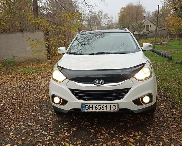 Белый Хендай их35, объемом двигателя 2 л и пробегом 90 тыс. км за 13888 $, фото 9 на Automoto.ua