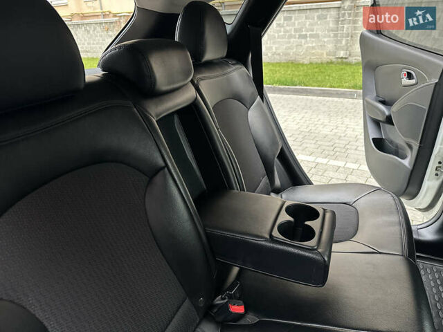 Белый Хендай их35, объемом двигателя 2 л и пробегом 178 тыс. км за 11900 $, фото 53 на Automoto.ua
