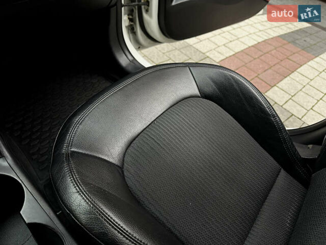 Белый Хендай их35, объемом двигателя 2 л и пробегом 178 тыс. км за 11900 $, фото 66 на Automoto.ua