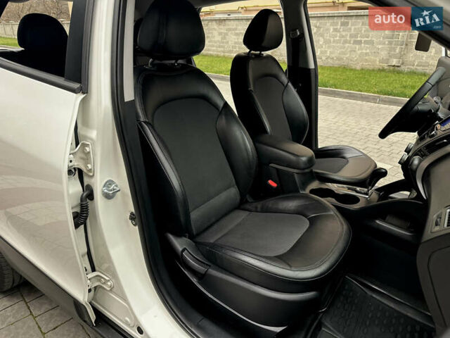 Белый Хендай их35, объемом двигателя 2 л и пробегом 178 тыс. км за 11900 $, фото 56 на Automoto.ua