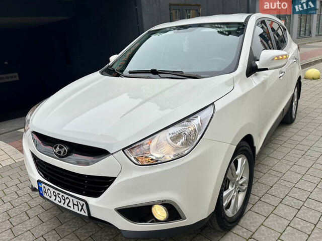 Белый Хендай их35, объемом двигателя 2 л и пробегом 178 тыс. км за 11900 $, фото 12 на Automoto.ua