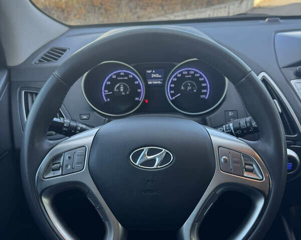 Белый Хендай их35, объемом двигателя 2 л и пробегом 157 тыс. км за 14000 $, фото 11 на Automoto.ua