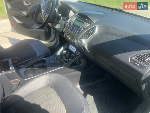 Белый Хендай их35, объемом двигателя 2 л и пробегом 170 тыс. км за 13700 $, фото 10 на Automoto.ua