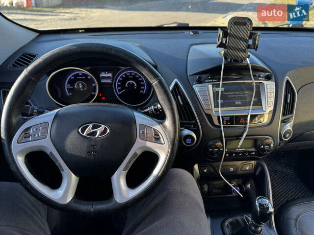 Белый Хендай их35, объемом двигателя 2 л и пробегом 206 тыс. км за 11500 $, фото 10 на Automoto.ua